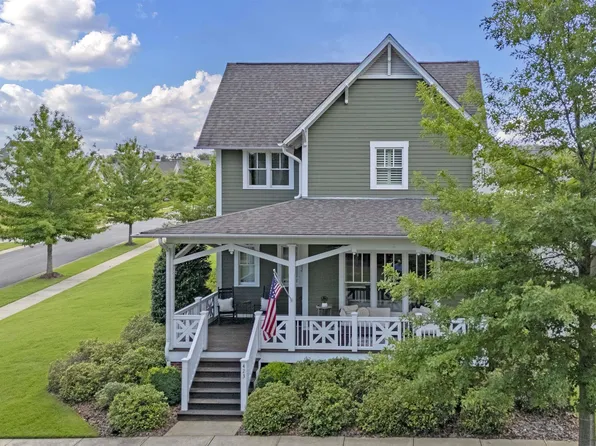 423 Renaissance Dr, Hoover, AL 35226