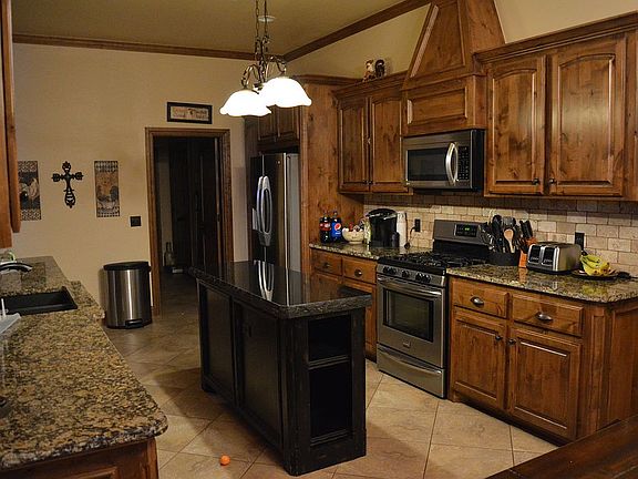 5th image of 570 Westwind Dr