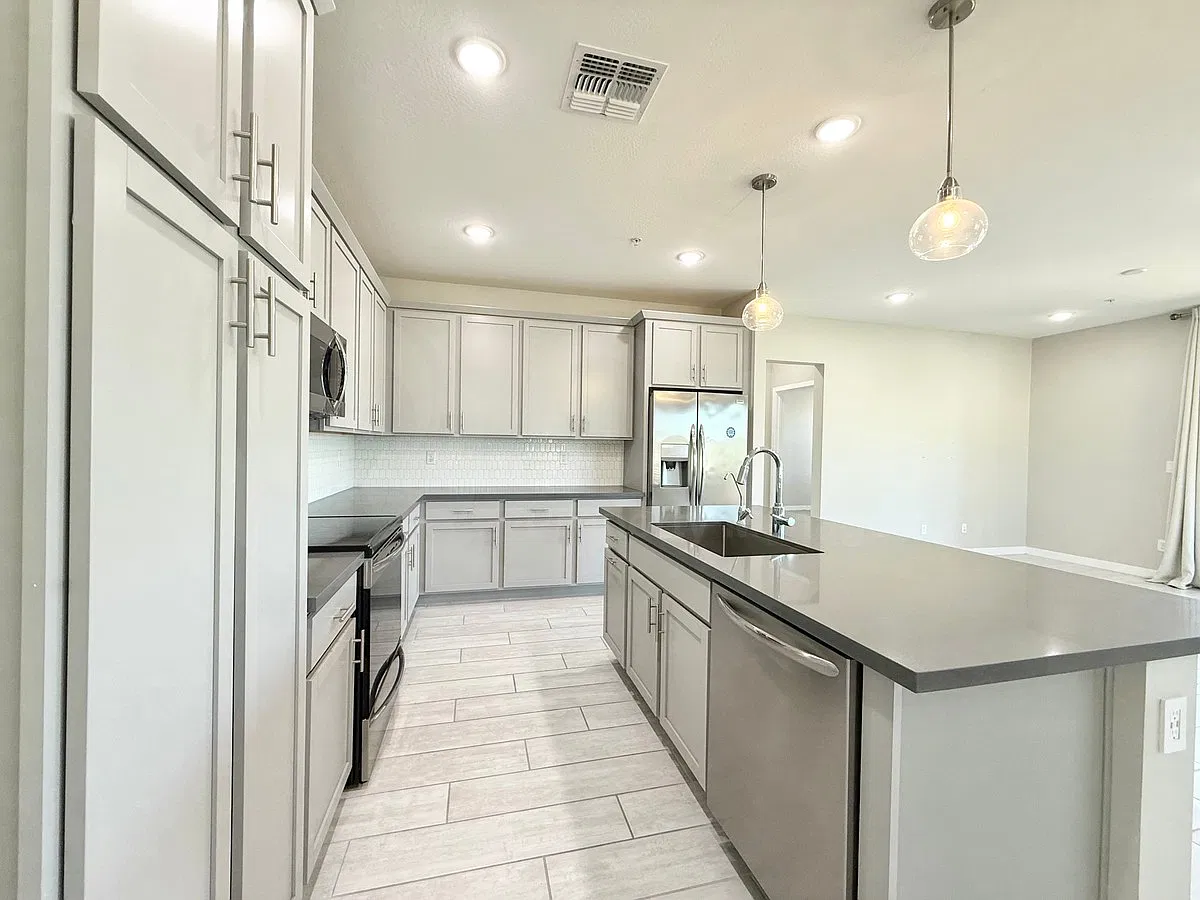 3 bed, 2.0 bath, 1548 sqft, $2,200 — Photo 4