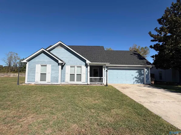 2812 Lake Knoll Dr SW, Decatur, AL 35603