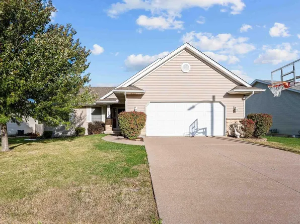 1405 E 7th St, Coal Valley, IL 61240