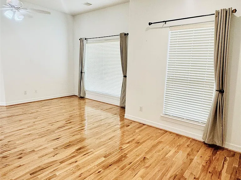3846 Center St — Photo 30
