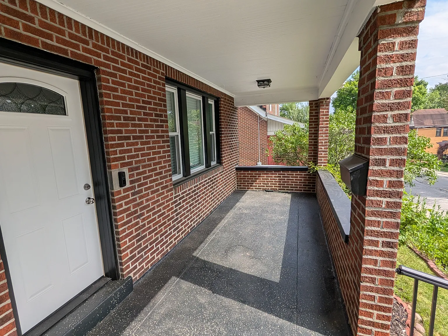 3 bed, $2,150 — Photo 2