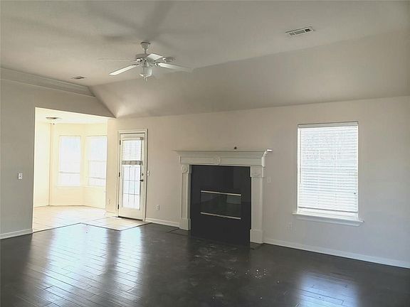 2nd image of 2925 N Bluegrass Pl