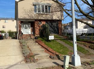16 Karen Ct, Staten Island, NY 10310