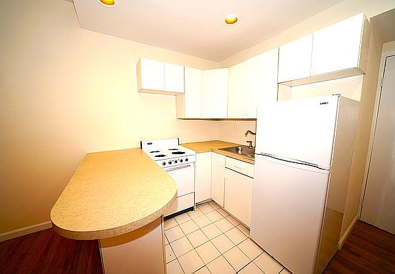 3rd image of 1274 1st Ave APT 22
