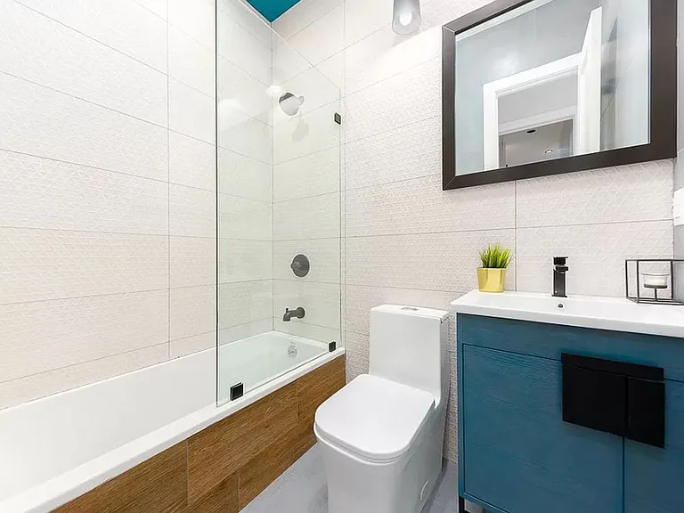 576 Grand St #3R — Photo 7