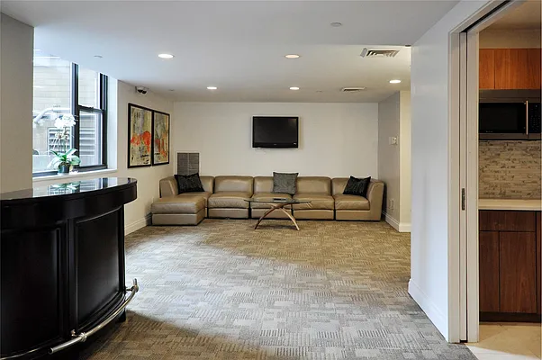 Rented by Douglas Elliman | media 14