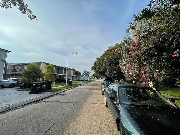 4th image of 3646 Martinique Ave #B
