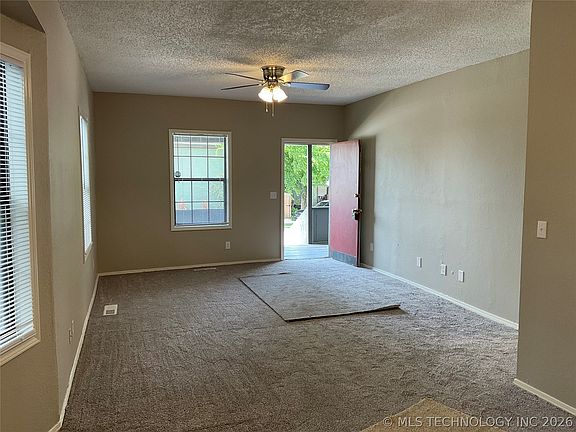 4th image of 1313 S Quincy Ave