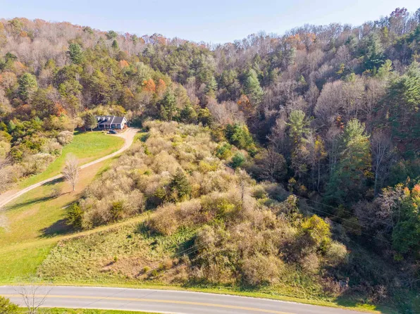 493 Smith Creek Rd, Christiansburg, VA 24073