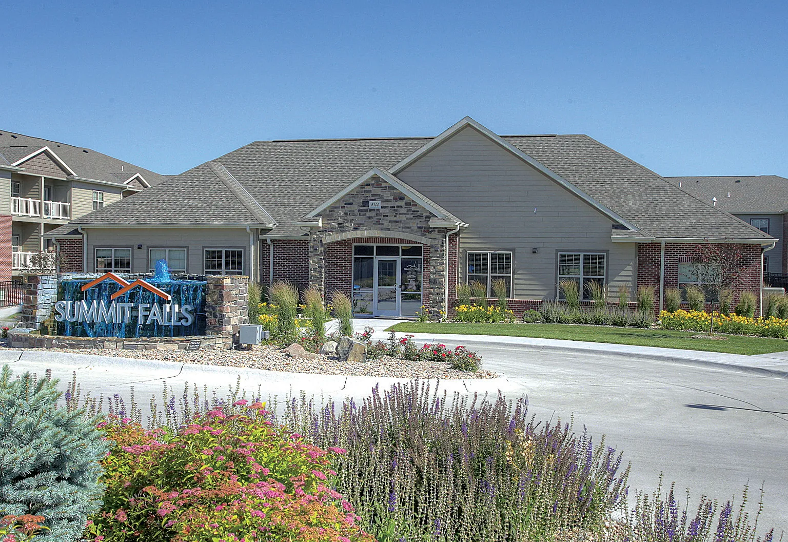 Summit Falls Apartments & Townhomes — Photo 1