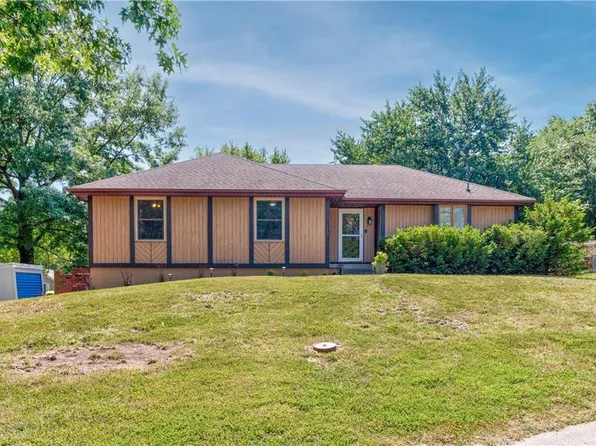 122 SW Hawaii Ct, Blue Springs, MO 64015
