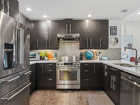 4th image of 439 College Rd #203