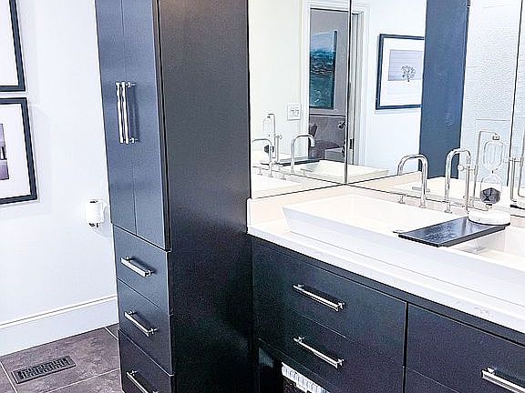 5th image of 105 Honeysuckle Ln