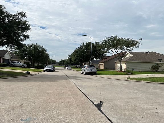 4th image of 9722 Vanessa Glen Ct