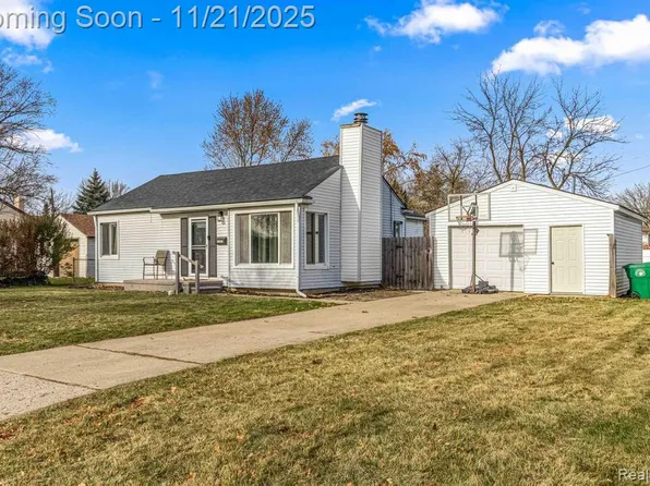 29536 Dover St, Garden City, MI 48135