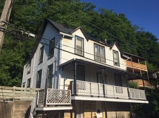 169 Saint Marys St, Dubuque, IA 52001