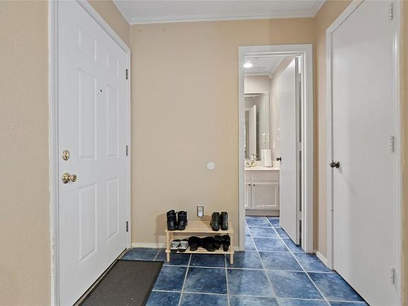 5th image of 1107 Brighton Dr APT A