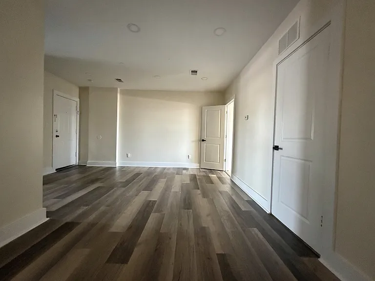 358-360 S Orange Ave #2R — Photo 3