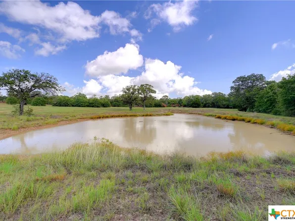 407 Burns Rd, Luling, TX 78648