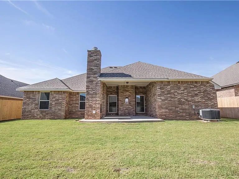 8701 SW 66th Pl — Photo 16