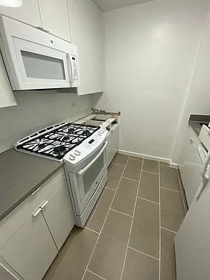 Rented by Solow Realty | media 13