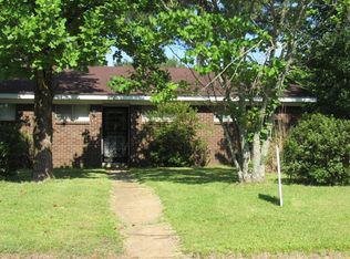 1762 Vance Rd, Grenada, MS 38901