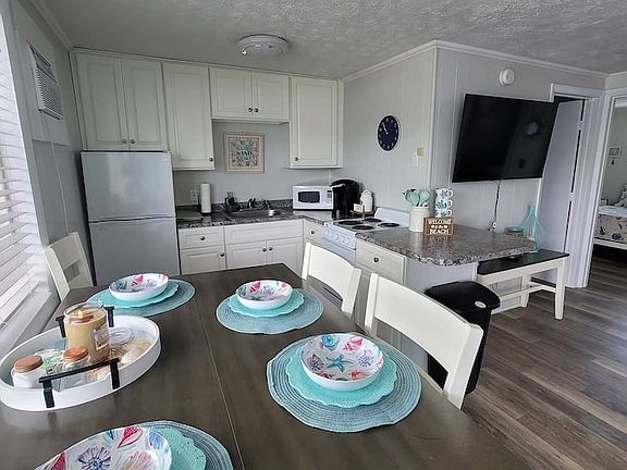 4th image of 70 E Grand Ave #107