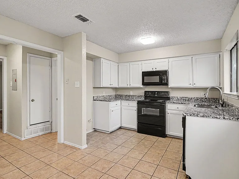 3301 Aurora St #B — Photo 7