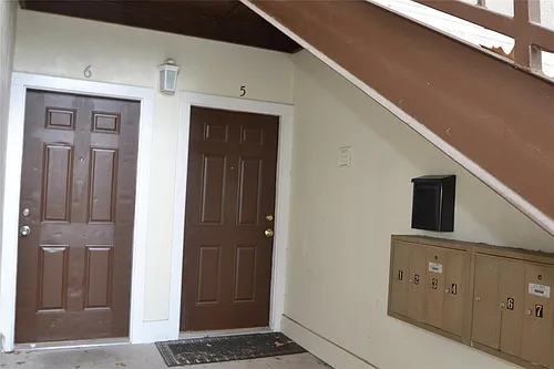 304 Dell Ct #6 Photo 1