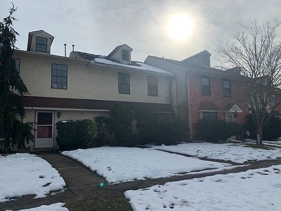3rd image of 923 Blake Dr