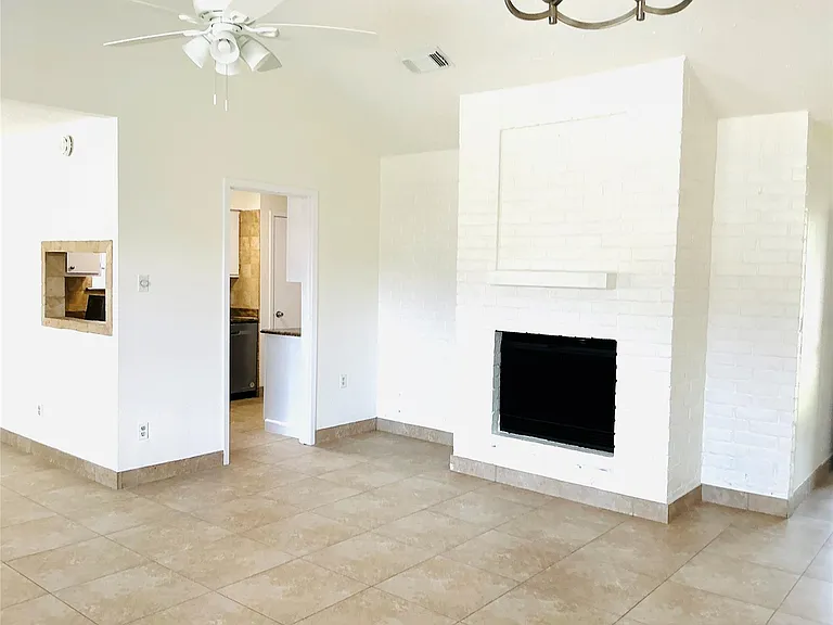 16719 Maplemont Dr — Photo 10