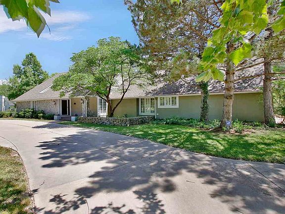 Half circle driveway along with side driveway for side entrance garage