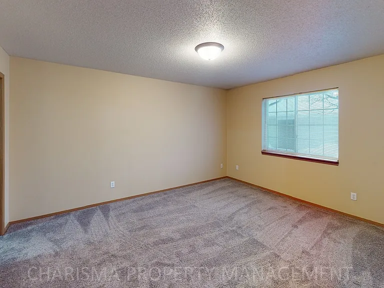 Teakwood Apartments — Photo 31