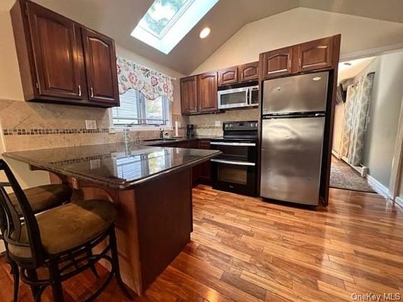 2nd image of 47 Oak St