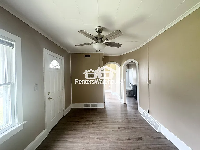1685 Northwest Dr — Photo 4