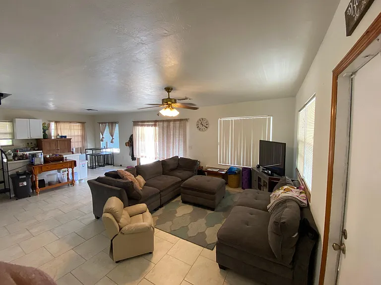 595 Caribbean Dr E — Photo 9
