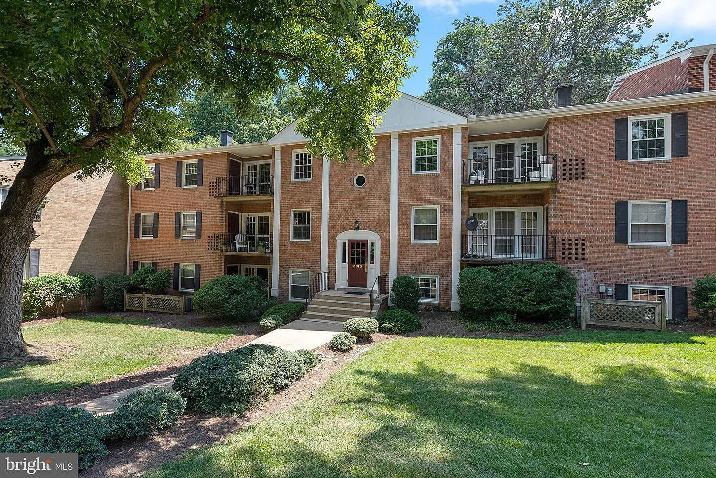 3915 Lyndhurst Dr — Photo 3