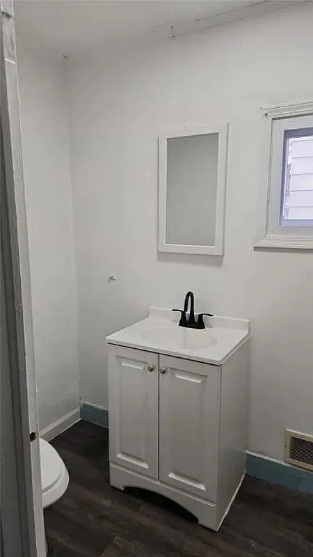 241 Saratoga Ave — Photo 2