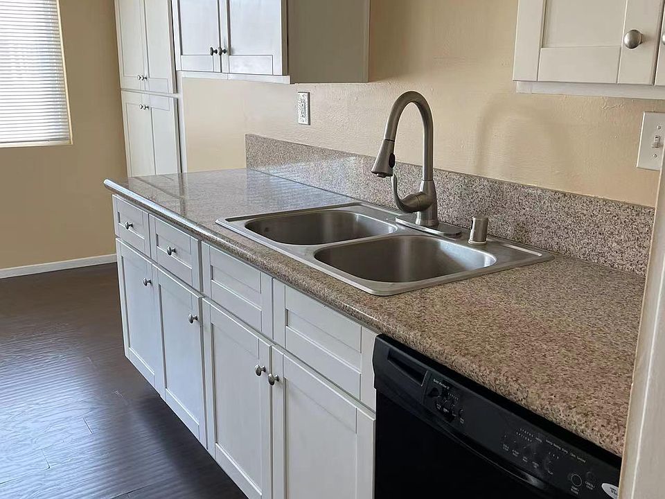 1st image of 3000 Vineland Ave APT 13