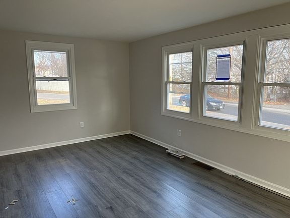 4th image of 47 Klondike Ave #1