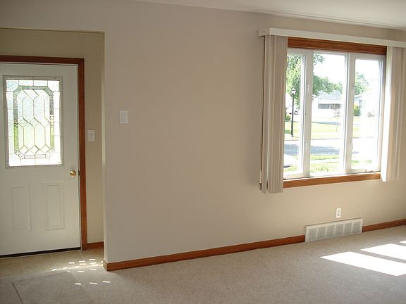 2nd image of 87 Somerville Ave