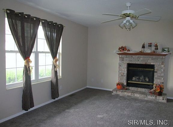 3rd image of 1139 Hackberry Dr