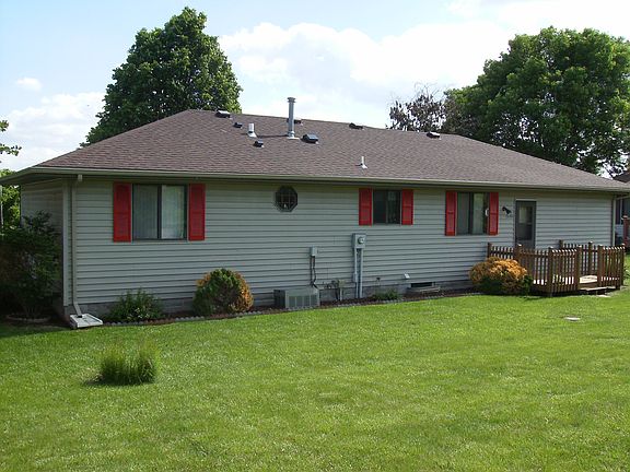 3rd image of 1030 Sunnyview Dr