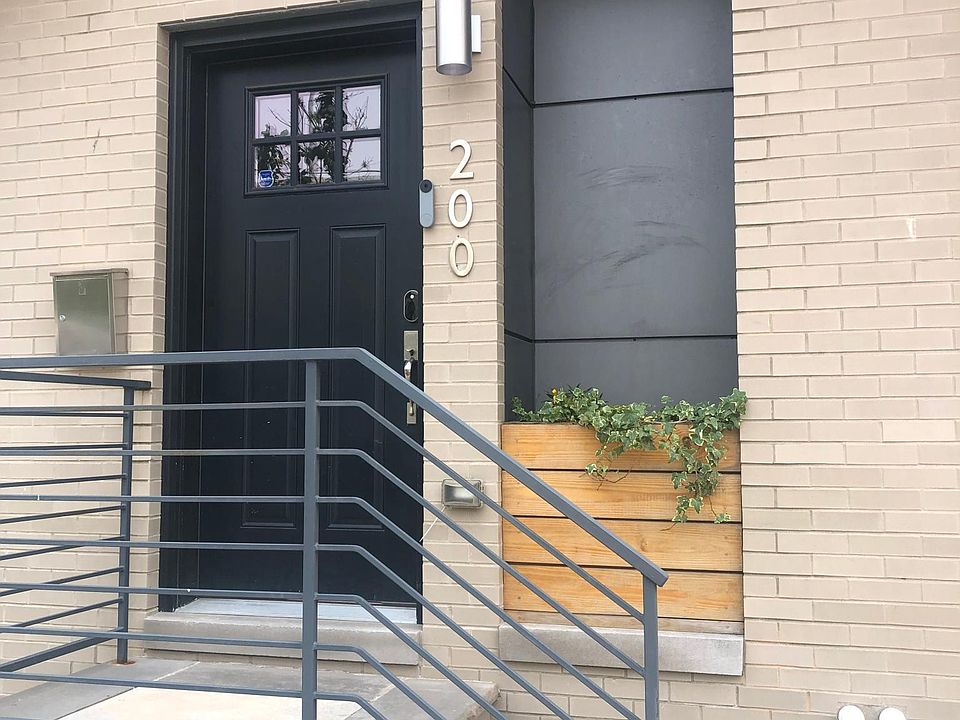 1st image of 200 Richmond St