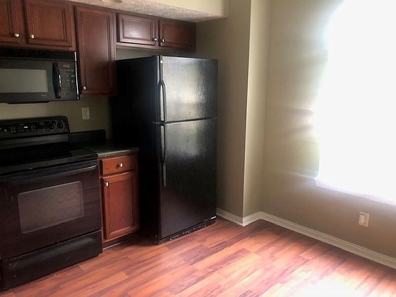 3rd image of 5843 Riverwalk Cir