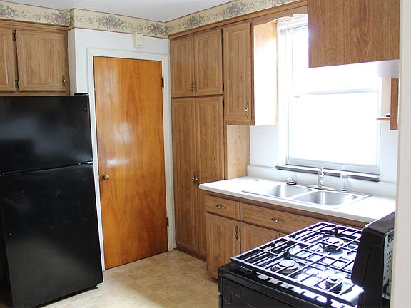 2nd image of 9391 Fox Ave