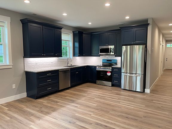 Kitchen, All stainless steel appliances