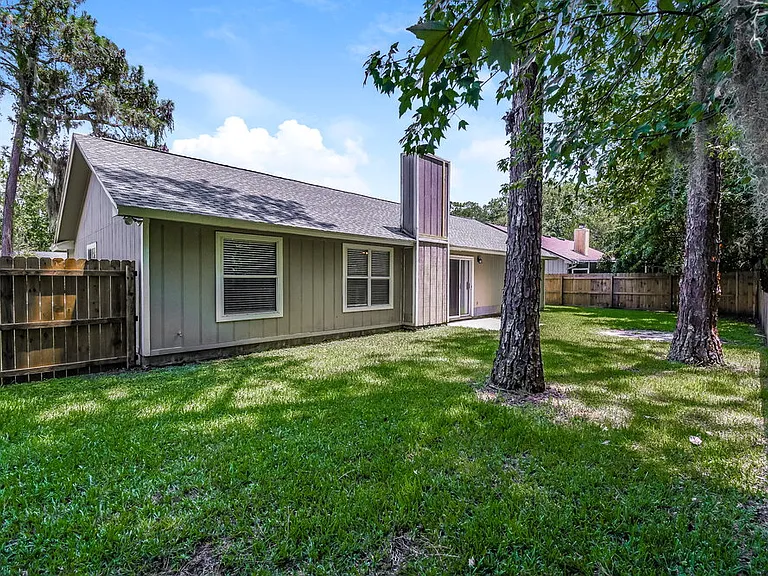 465 Oldfield Dr — Photo 16